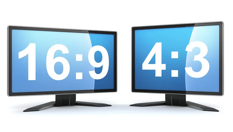 Two monitors 16:9 and 4:3